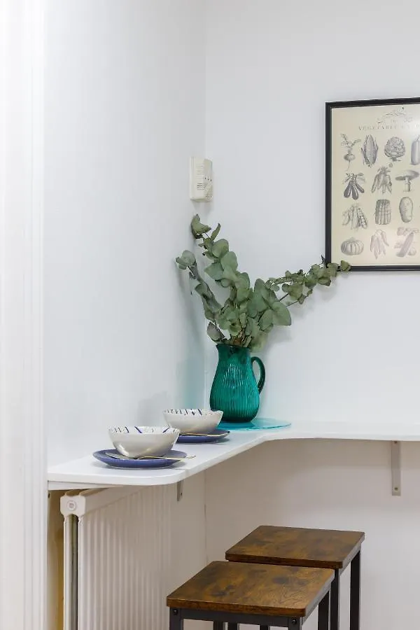 Beachside Retreat 2-Bedroom Gem With Free Private Parking & Outdoor Space Hove