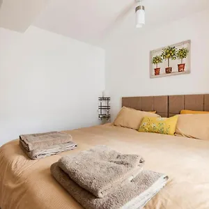  Apartment Comfortable Flat Close To The