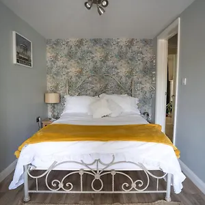  Apartment Driftwood By The Sea