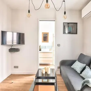 https://cozy-and-practical-apt-in-the-10th-arrondissement.fr-paris.fr