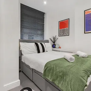  Apartment - Sleeps 3 - Near